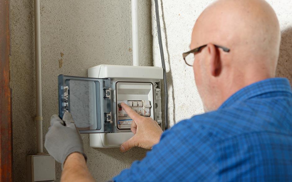 tarif horaire d'un électricien Paris 8